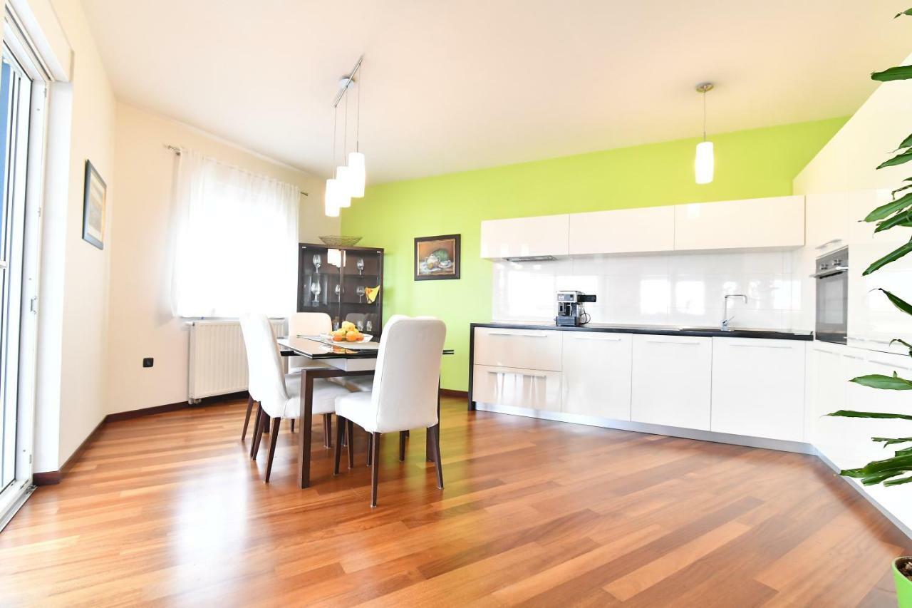 City Penthouse Vita Pula Exterior photo